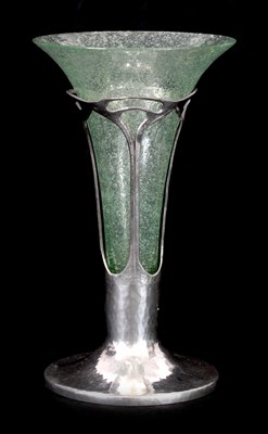Lot 10 - AN ART NOUVEAU LIBERTY STYLE TUDRIC PEWTER...