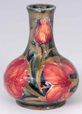 Lot 34 - AN EARLY 20th CENTURY MINIATURE MOORCROFT...