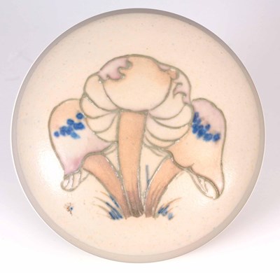 Lot 40 - A MOORCROFT CLAREMONT CREAM GROUND LIDDED BOX...