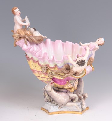 Lot 55 - A LARGE 19TH CENTURY NAPLES PORCELAIN...