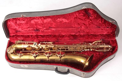 Lot 565 - A HENRI SELMER, PARIS MK.VI LACQUERED BRASS...