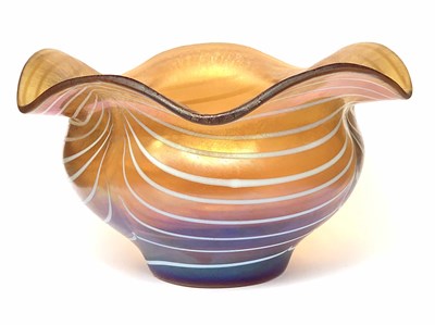 Lot 12 - A 20TH CENTURY IRIDESCENT ART GLASS BOWL,...