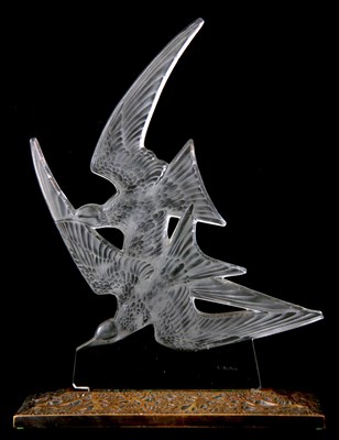 Lot 24 - R. LALIQUE AN UNUSUAL HIRRONDELLES mounted on...