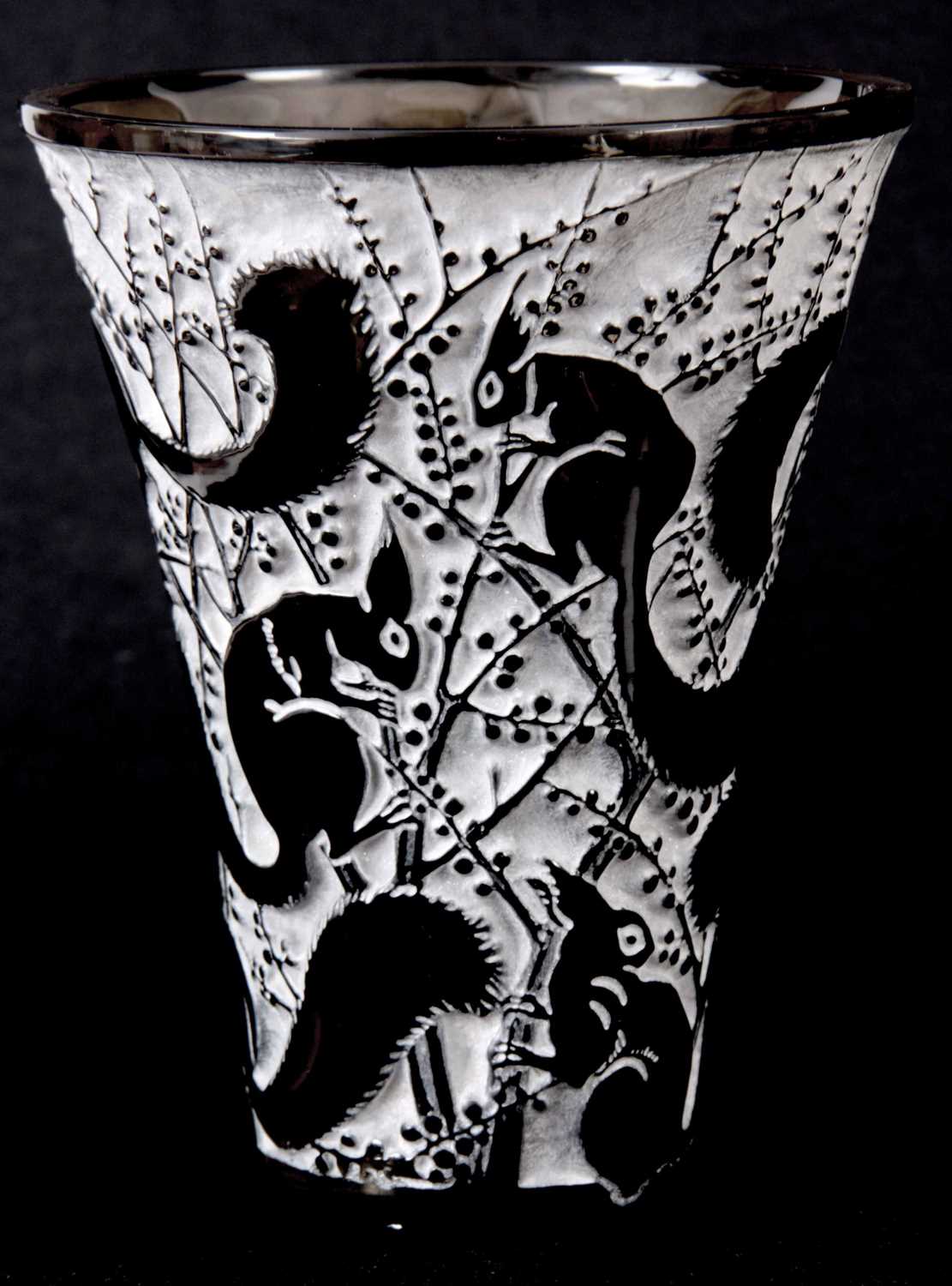 Lot 27 - R. LALIQUE SENART GLASS VASE decorated with...