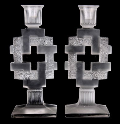 Lot 29 - R. LALIQUE A PAIR OF GLASS PAQUERETTES...