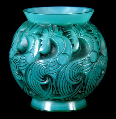 Lot 31 - R. LALIQUE LE MANS VASE cased mint opalescent...