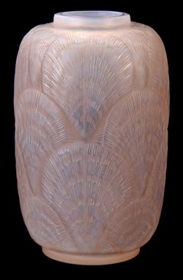 Lot 32 - R. LALIQUE AN OPALESCENT COQUILLES VASE...