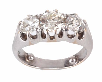 Lot 177 - AN 18CT WHITE GOLD THREE STONE DIAMOND RING...
