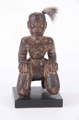 Lot 101 - AN 18TH CENTURY CHINESE CARVED WOODEN FIGURE...
