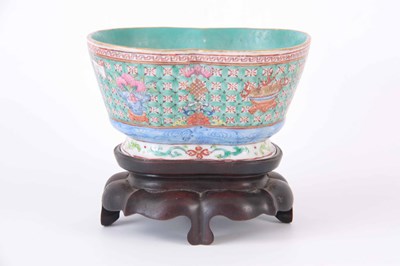 Lot 91 - A 19TH CENTURY CHINESE PORCELAIN FAMILLE ROSE...