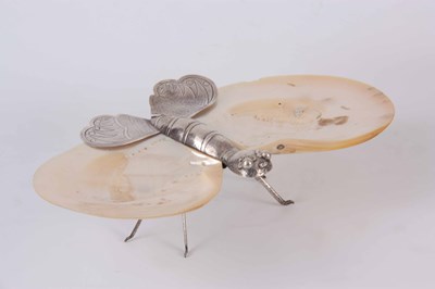 Lot 112 - A LATE 19th CENTURY CHINESE SILVER AND MOTHER...