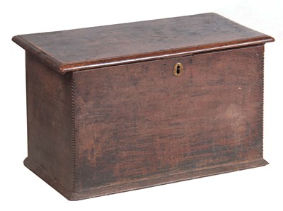 Lot 1107 - AN EARLY 18TH CENTURY OAK KIST / COFFER with...