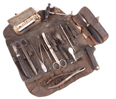 Lot 296 - A SET OF 19th CENTURY HORN HANDLED SURGICAL...