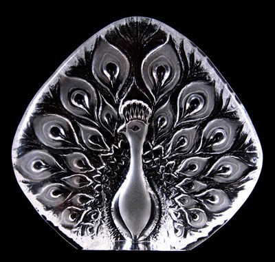 Lot 34 - A 20TH CENTURY SCANDANAVIAN GLASS SCULPTURE OF...