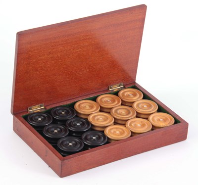 Lot 459 - A 19th CENTURY BOXED EBONY AND BOXWOOD DRAFT...
