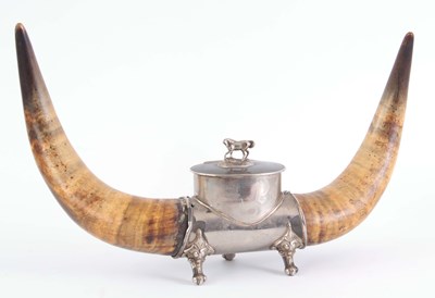 Lot 462 - A LATE 19th CENTURY TABLE SNUFF BOX with...