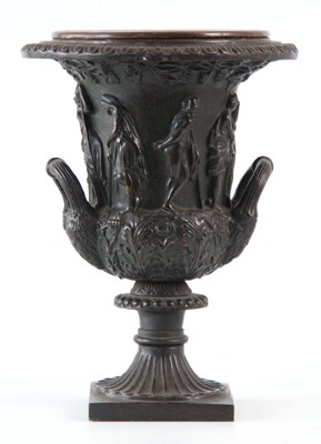 Lot 471 - A 19TH CENTURY BRONZE URN IN THE CLASSICAL...