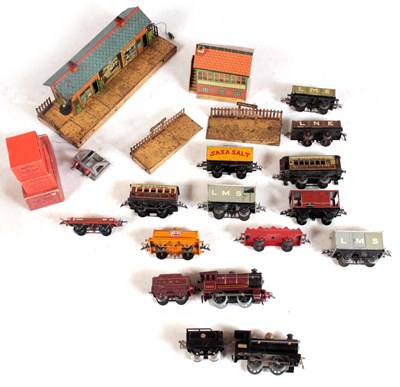 Lot 739 - A COLLECTION OF EARLY 20TH CENTURY O GAUGE...