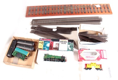 Lot 749 - A LIONEL O GAUGE ELECTRIC MODEL TRAIN SET,...