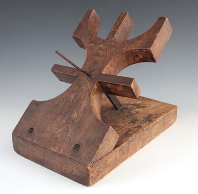 Lot 934 - AN UNUSUAL 18th/19th CENTURY ELM EQUINOCTIAL...