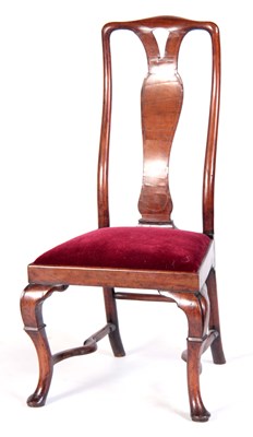 Lot 970 - AN EARLY 18TH CENTURY WALNUT SIDE CHAIR with a...