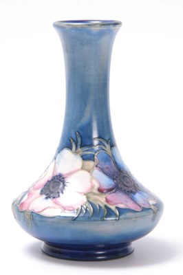 Lot 52 - AN EARLY 20TH CENTURY SALT GLAZED MOORCROFT...
